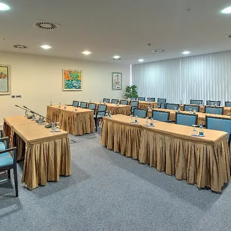 Adria 4*